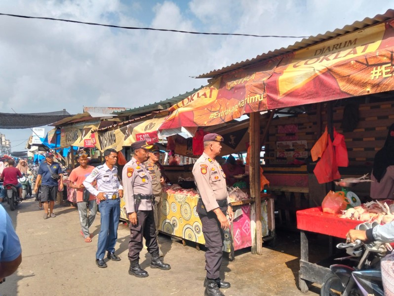 Polsek Kateman Tinjau Pasar Jelang Idul Adha 1446 H, Pastikan Keamanan dan Kenyamanan Warga
