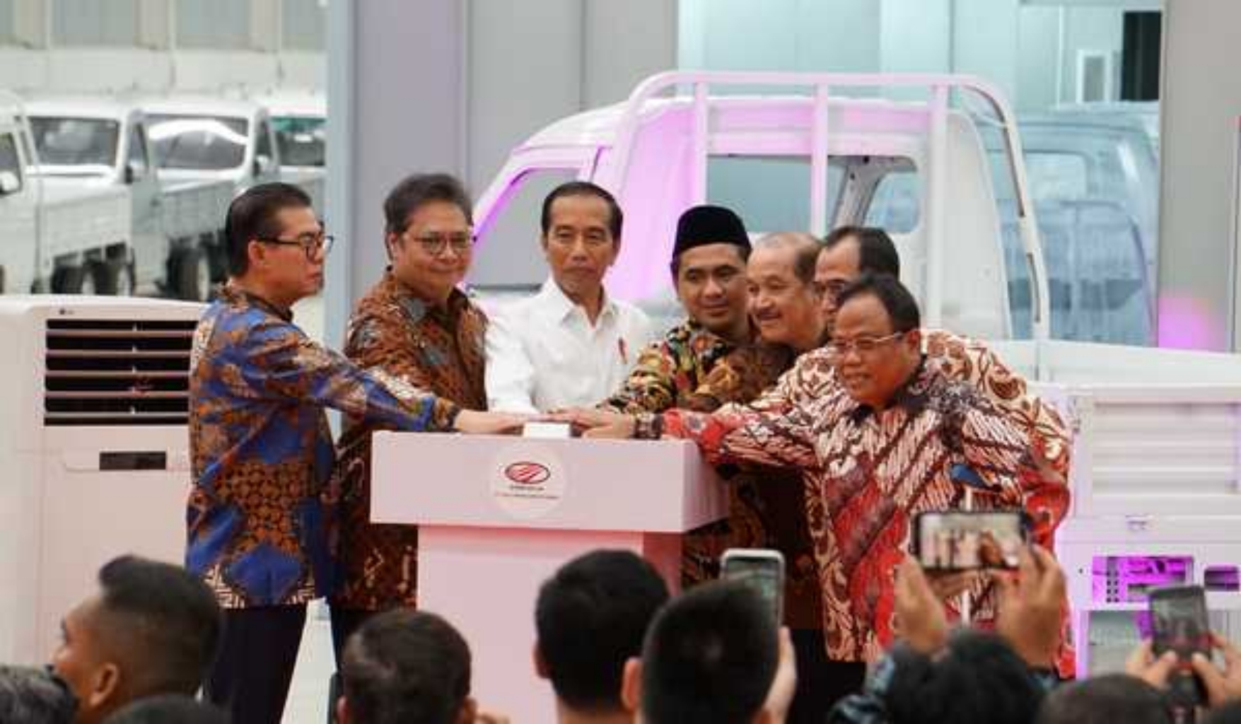 Presiden Jokowi Resmikan Pabrik Esemka