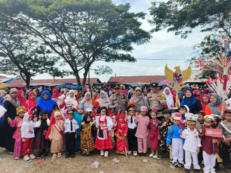 TK Negeri Pembina Sungai Salak Tampil Meriah di Karnaval HUT ke-80 RI