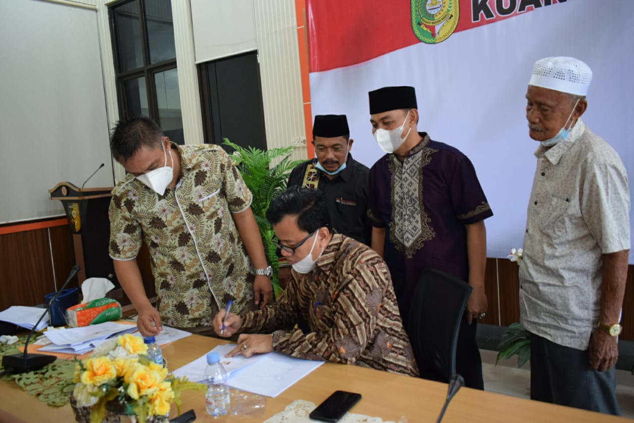 Berkomitmen Wujudkan Negeri Bermarwah, Wabup Tandatangani Akta Pendirian Lembaga Adat Nagori