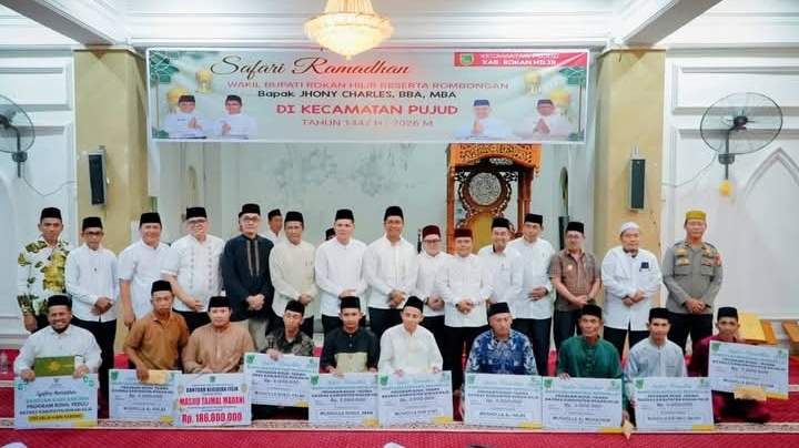 Safari Ramadhan di Pujud, Wabup Rohil Salurkan Bantuan Ratusan Juta Rupiah
