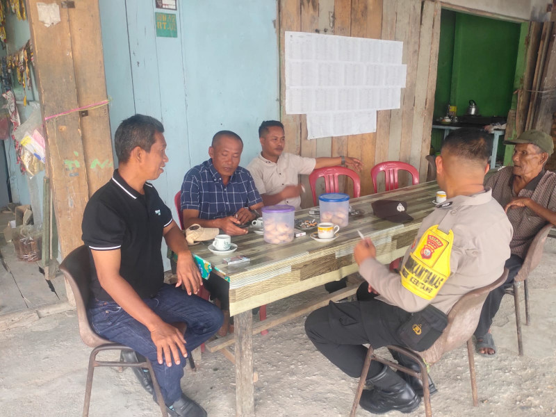 Bhabinkamtibmas Desa Lintas Utara Sapa Warga Ajak Jaga Kamtibmas Jelang Pilkada