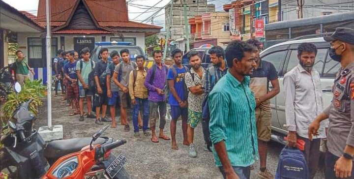 Polres Bengkalis Amankan 43 orang WNA Banglades 10 Orang PMI Di Bandar Laksmana