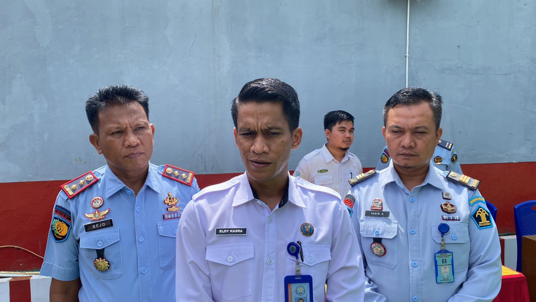 Arahan Pimpinan Lapas Kelas IIB Teluk Kuantan Laksanakan Tes Urine Bagi Seluruh Pegawai Lapas