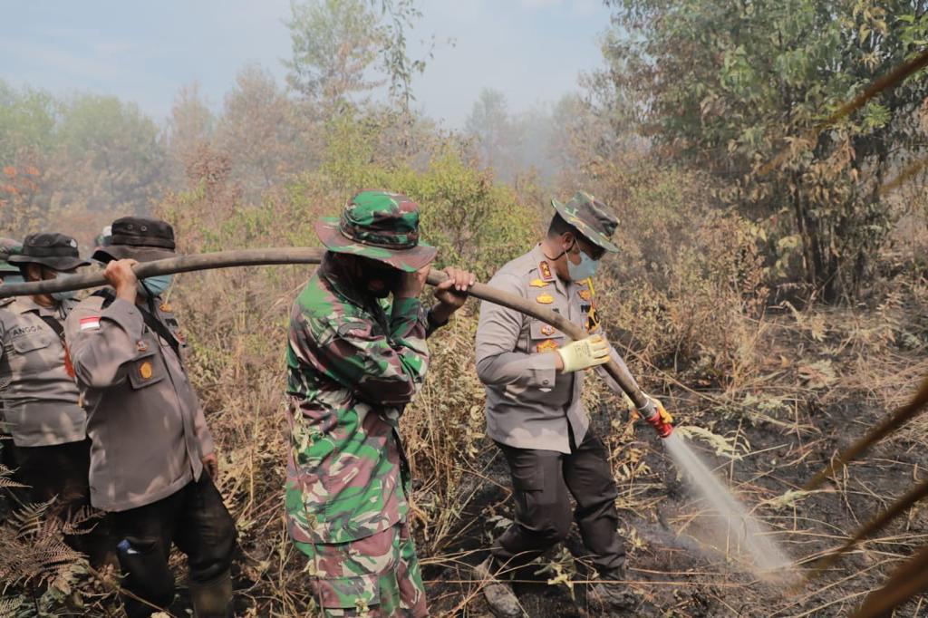 Gencarkan Upaya Pemadaman Karhutla di Riau, Kapolda: Tetap Semangat, Gas Pool