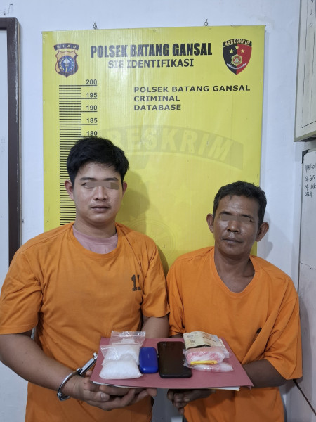 Kapolsek Batang Gansal Pimpin Penangkapan 2 Ons Sabu, 2 Tersangka Diamankan
