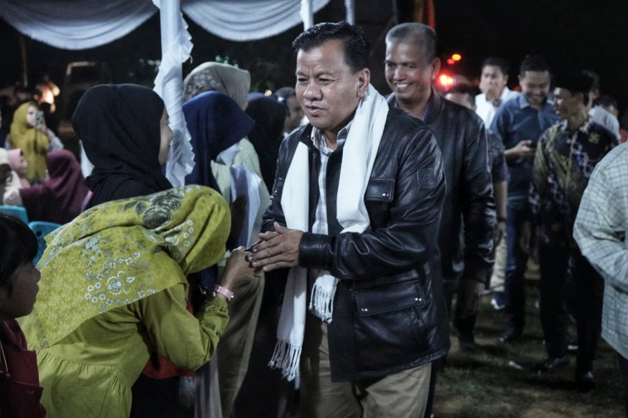 Audiensi Sekaligus Melayur Jalur Ribuan Masyarakat Pisang Berebus Tetap Antusias Sambut Kehadiran Bupati