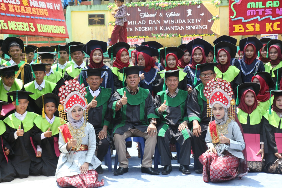 Hadiri Milad dan Wisuda ke-4 MTs Negeri 3  Suhardiman Tidak Hanya  Berobat Gratis , Pendidikan Juga Kita Gratiskan Di Kuansing