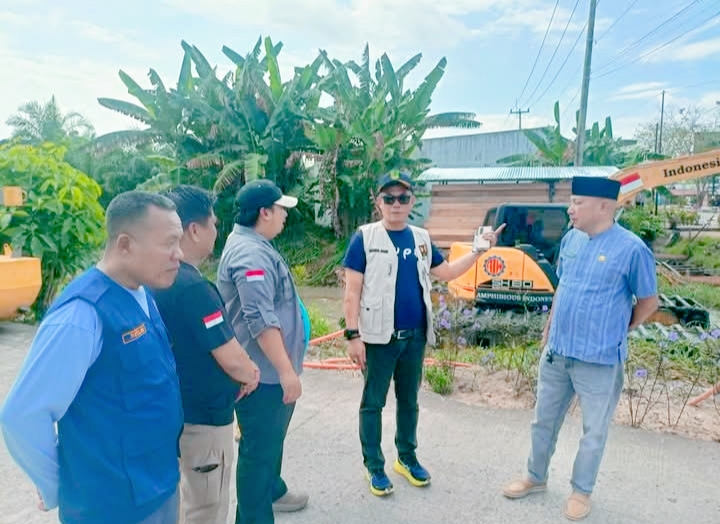 Atasi Banjir, Bupati Rohil Bistamam Apresiasi Bantuan Alat Berat dari Pemprov Riau