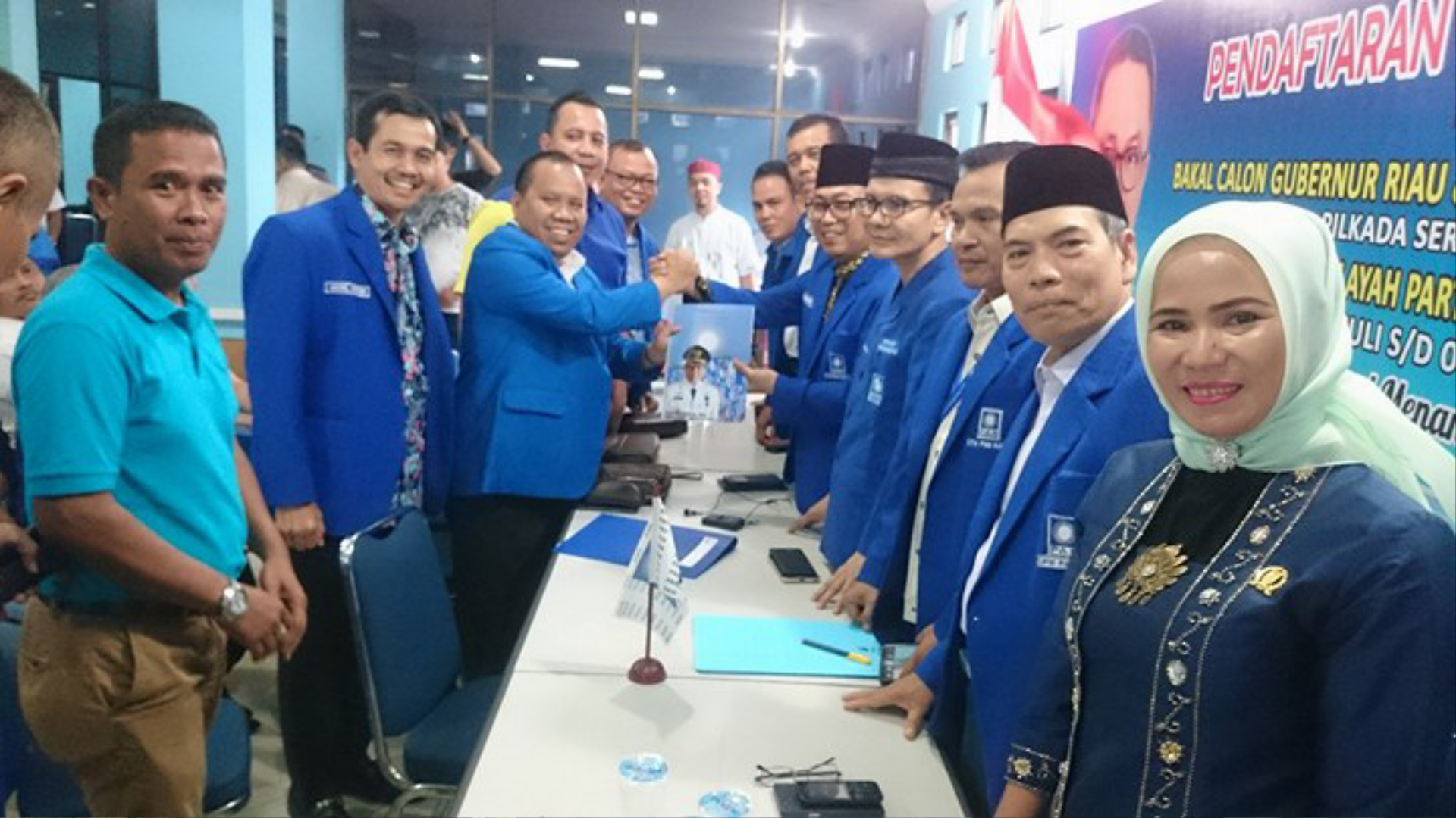 Mendaftar Sebagai Calon Gubernur Riau Dari PAN, Irwan Nasir Diteriaki Menang