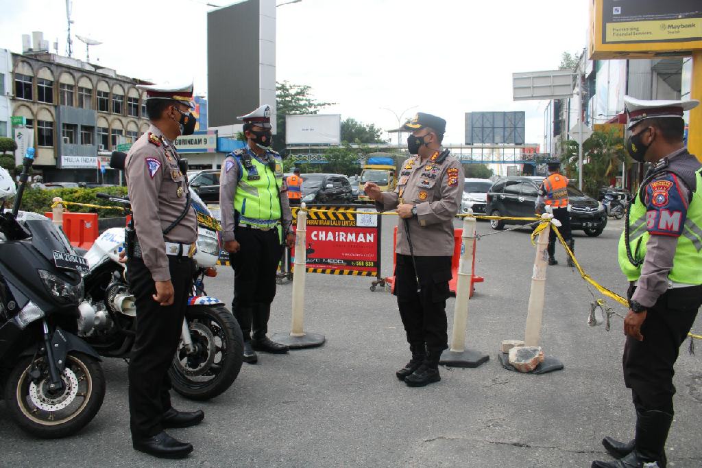 Kapolresta Tinjau Pos Penyekatan PPKM di Kota Pekanbaru
