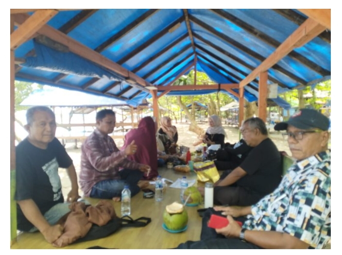 Exs.Wartawan SKH Semangat Gelar Reuni Tahunan Dipantai Gandoria Pariaman