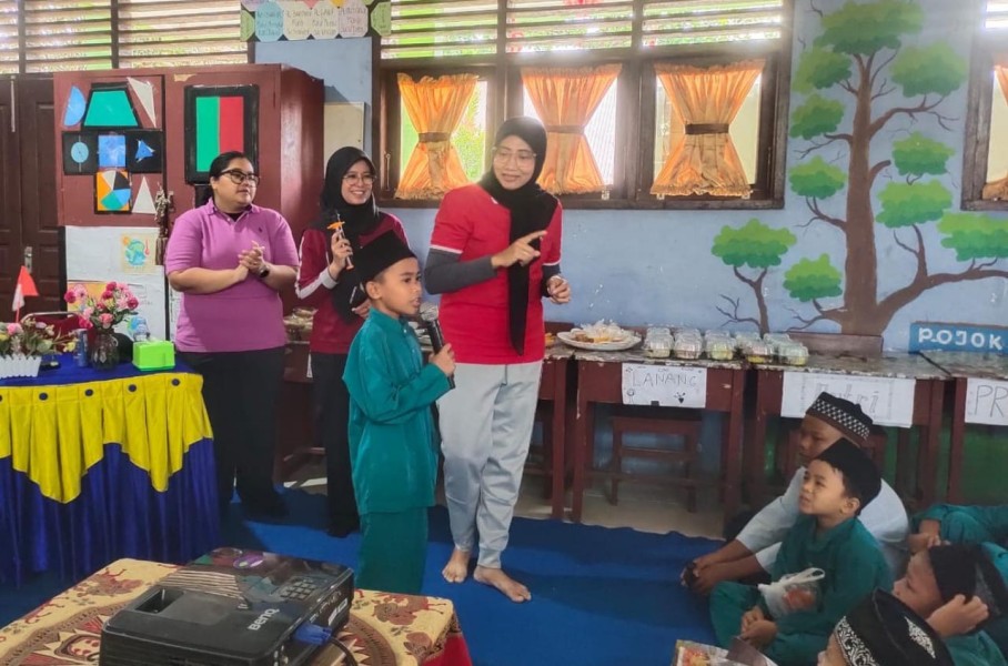 Jaksa Sahabat Anak, Melihat Kegiatan Kejari DR Ratih di SDN 013 Pematang Reba