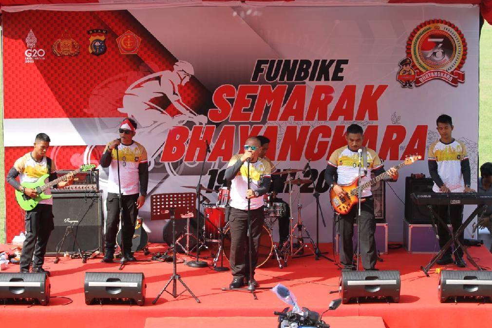 Brigade Band Brimob Polda Riau Tampil di Fun Bike Puncak Perayaan HUT Bhayangkara ke 76
