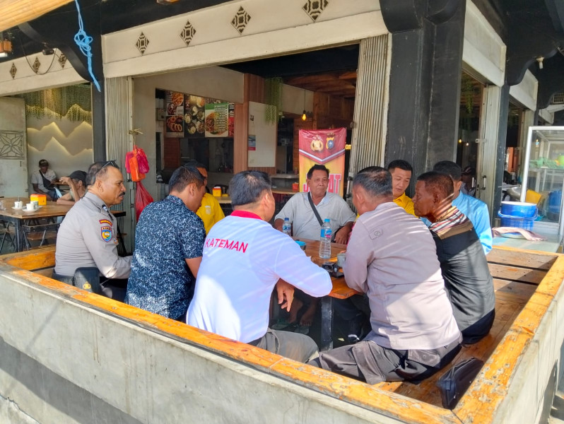 Bersama Tokoh Masyarakat Kapolsek Kateman Pimpin Giat Jumat Curhat