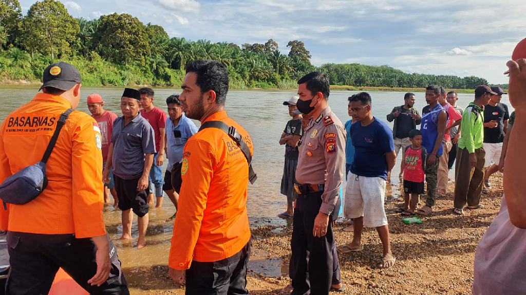 3 Kakak Beradik Hanyut di Sungai Kampar, Tim Gabungan Masih Lakukan Pencarian