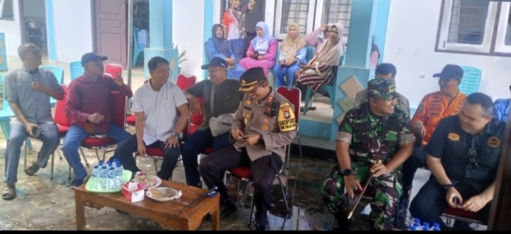 Ketua DPRD Rusdi Tinjau TPS Pilkada 2024 di Natuna