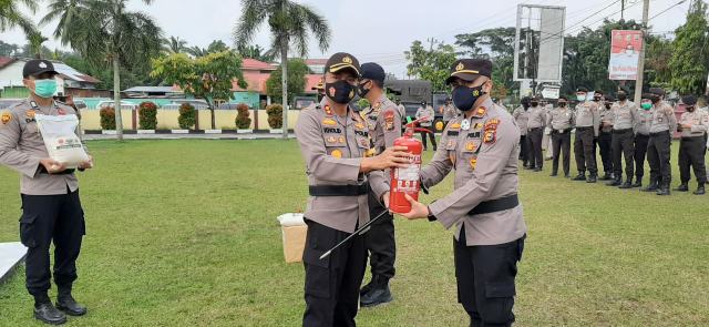 Kapolres Kampar Distribusikan Beras Bantuan Mabes Polri untuk Masyarakat Melalui Polsek Jajaran