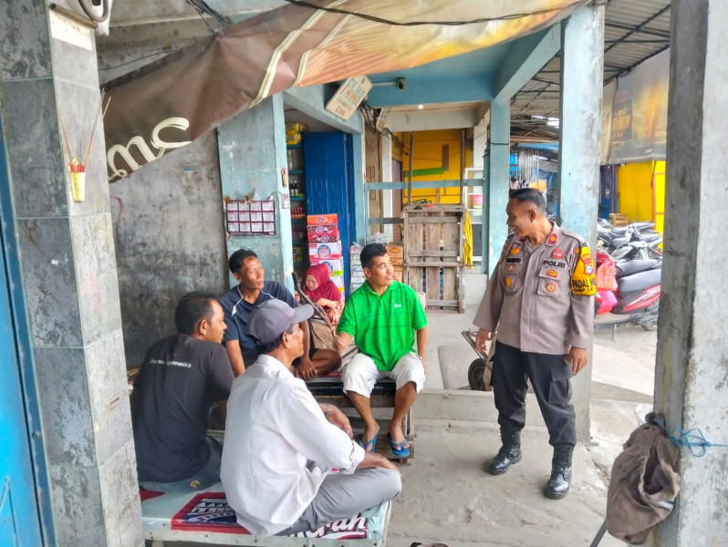 Kapolsek Kateman Pimpin Patroli Pasar Sungai Guntung, Ajak Masyarakat Wujudkan Pilkada Damai Bersama Tokoh Masyarakat