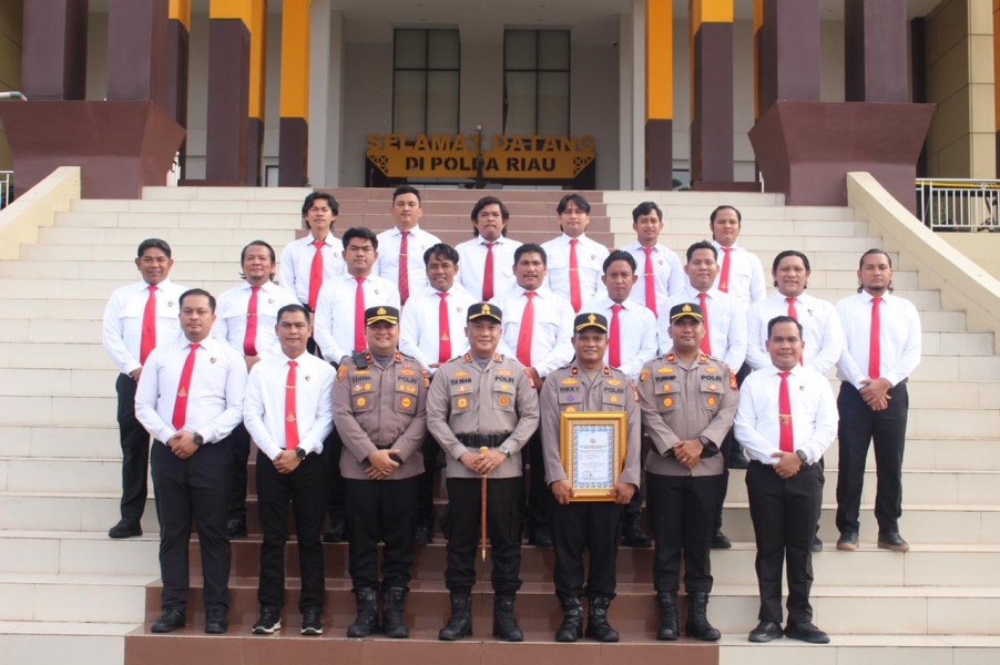Kapolres dan Wakapolres Rohil Terima Penghargaan dari Kapolda Riau
