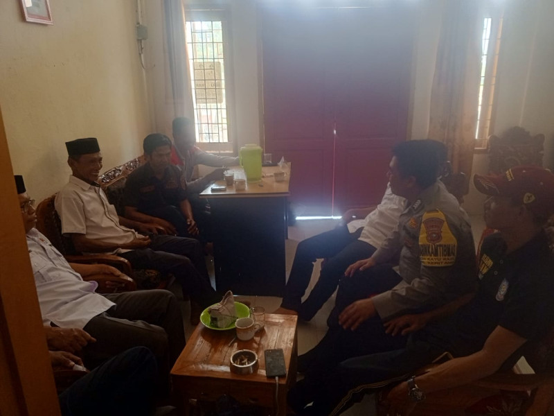 Bhabinkamtibmas Desa Kayu Raja, Ajak Warga Jaga Kamtibmas Jelang Pilkada