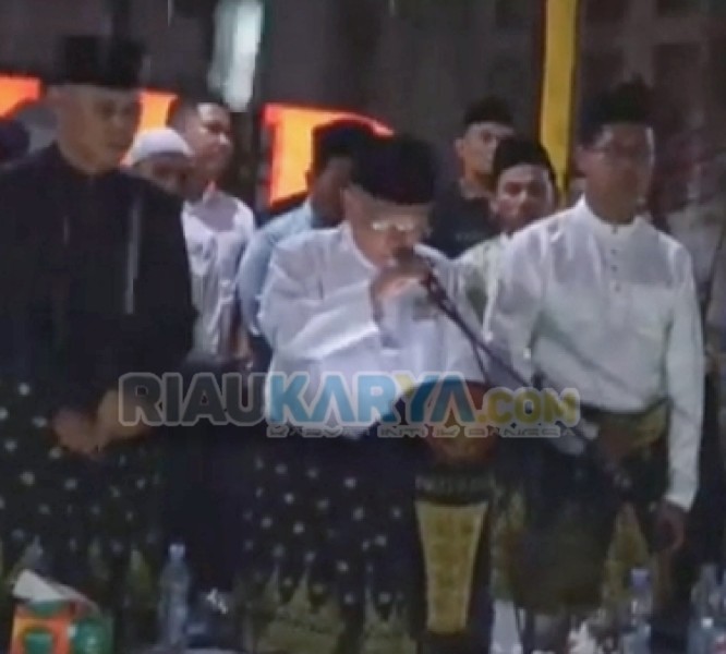 Lepas Pawai Takbir Idul Adha, Wakil Ketua DPRD Rohil Lantunkan Takbiran