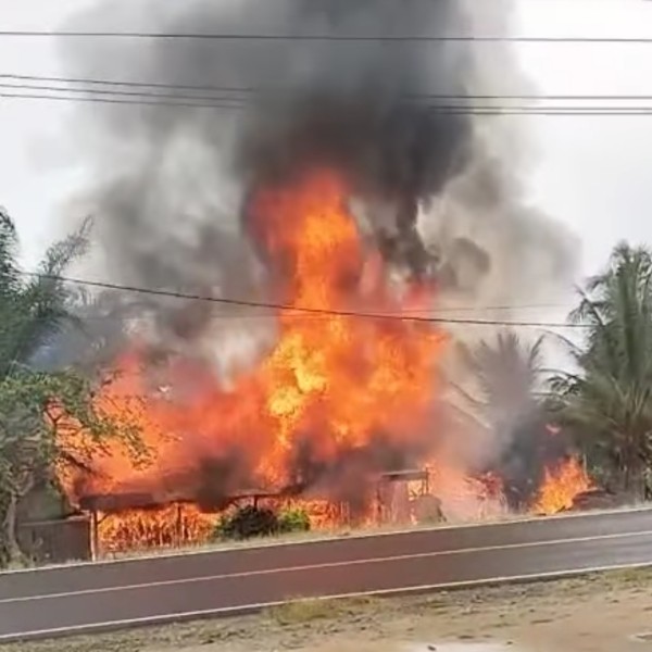 Kebakaran 3 Unit Rumah Ludes, di Desa Talang Lakat, Batang Gansal, Inhu