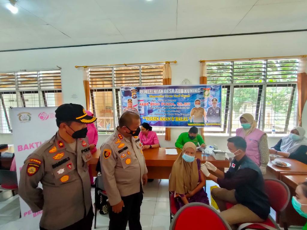 Polres Kampar Bersama RS Pelita Gelar Vaksinasi di Daerah Terpencil Desa Aur Kuning