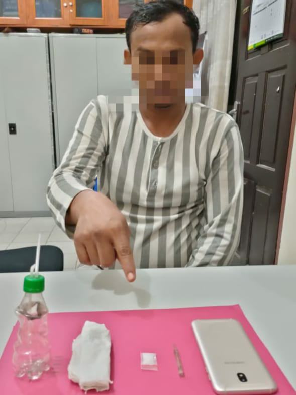 Diduga Transaksi Narkoba, Pria Ini Ditangkap Resnarkoba Polres Kampar di Depan SPBU