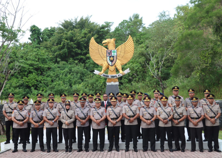 Polres Aceh Utara Ziarah & Tabur Bunga di Taman Makam Pahlawan