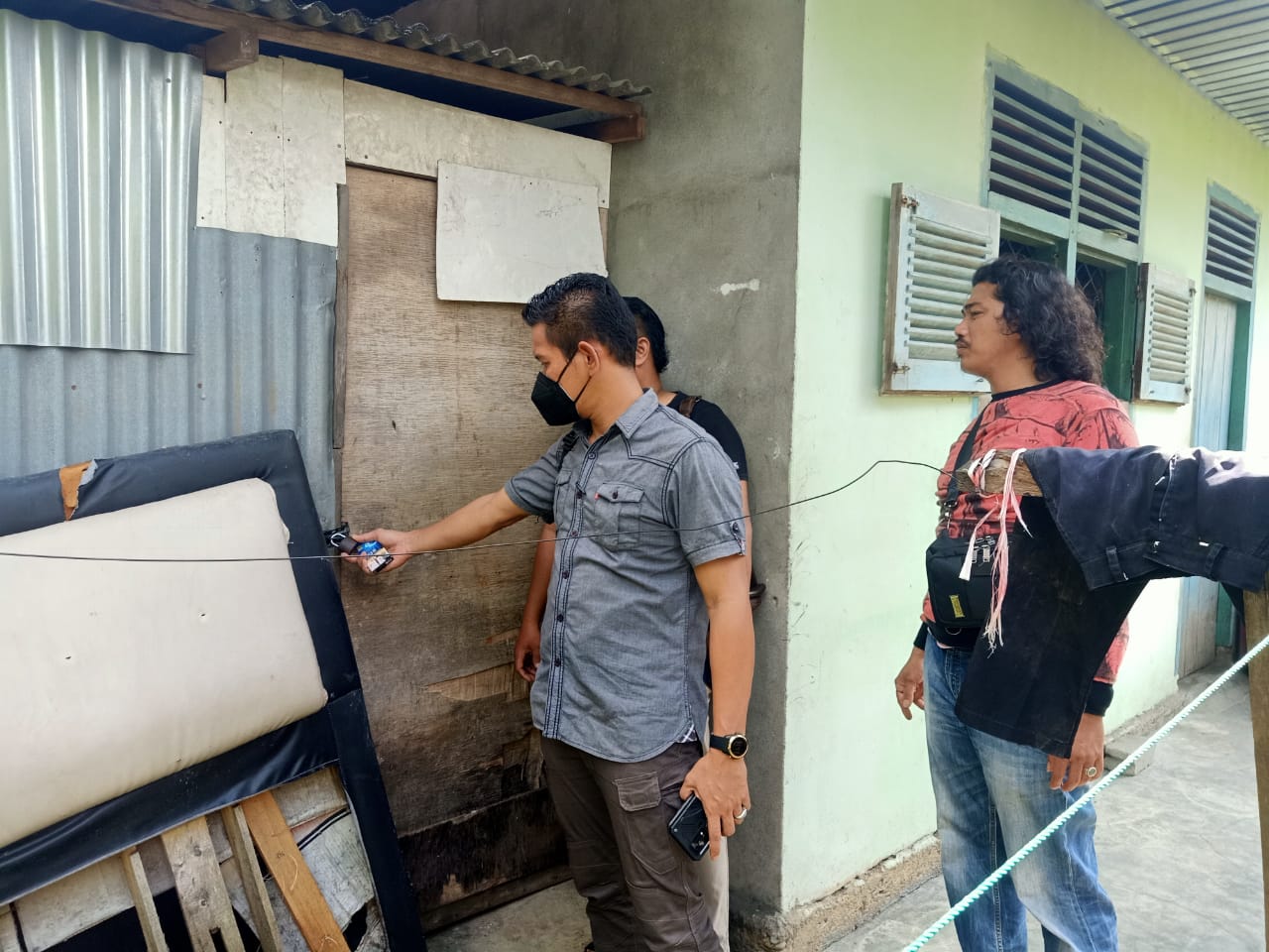 Kasat Reskrim  Polres Kuansing Pimpin Giat  Penyisiran Tempat Pemurnian Emas Ilegal di Kuansing