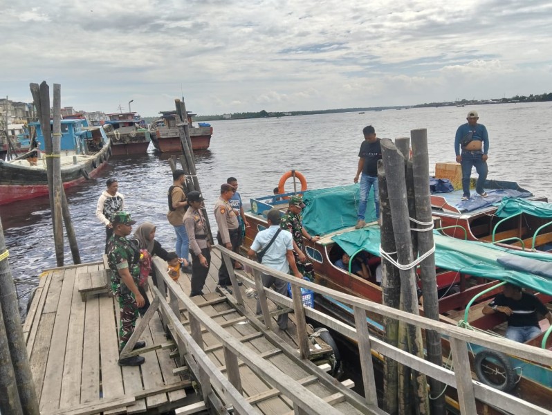 TNI-Polri Bersama Masyarakat Gelar Patroli Menjaga Negeri di Wilayah Hukum Polsek Kateman