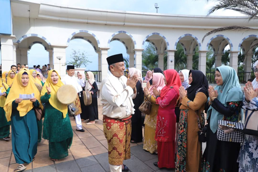 Bupati & Wabup Disambut Hangat Di Rohul, Awali Kepemimpinan Dengan Sujud Syukur Dan Tepung Tawar