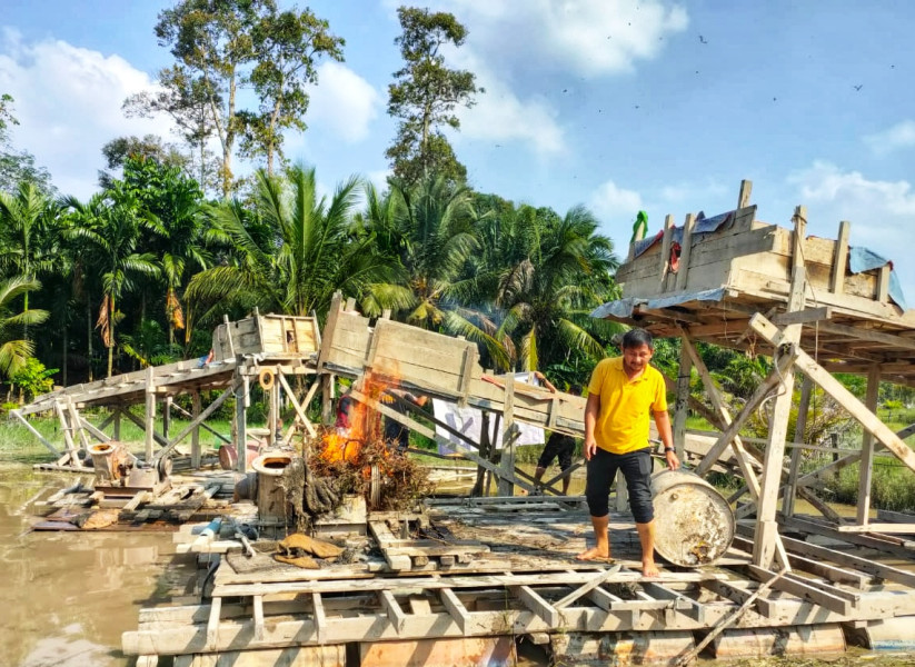 Personil Polsek Benai Laksanakan Quik Respon Presisi Perihal Penertiban PETI, 3 Rakit PETI ditemukan Di Desa Banjar Lopak