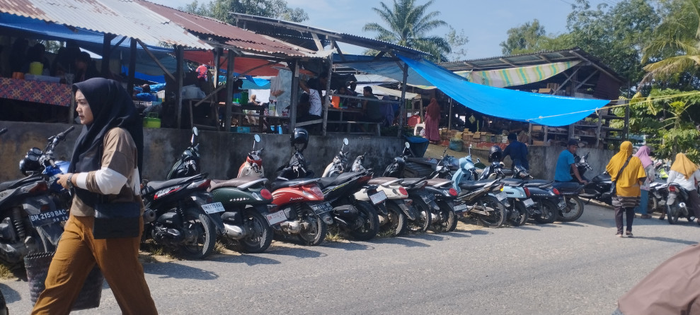 Pasar Desa Tanah Datar, Salah Satu Pasar Desa yang Masih Ramai Pengunjung