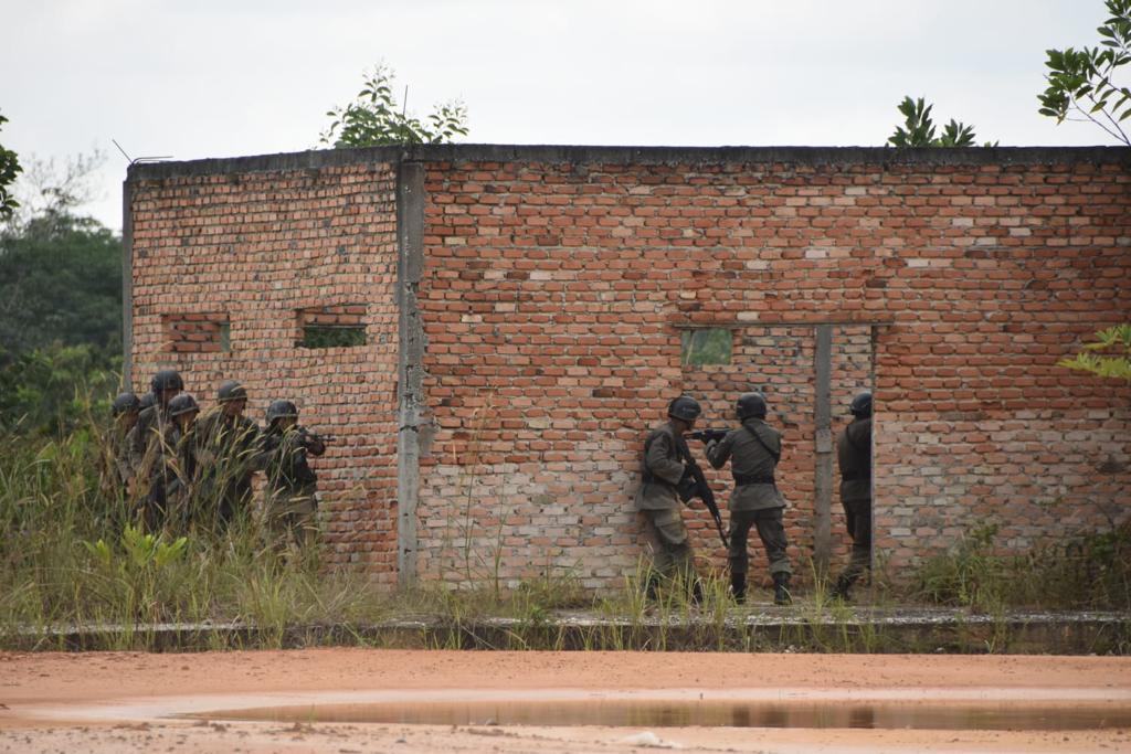 Satuan Brimob Polda Riau Gelar Latihan Berganda Bagi Personel Bintara Remaja Angkatan 46