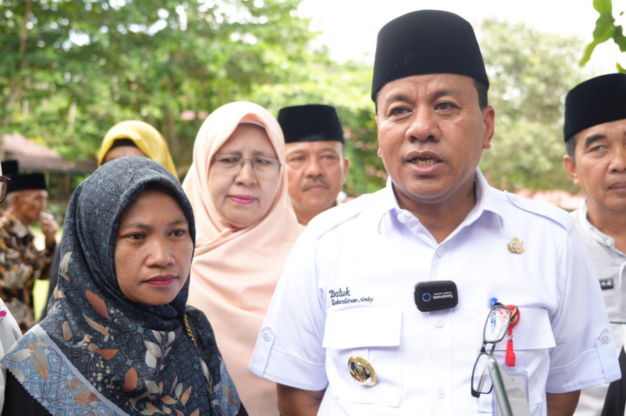 Miliki Suara Merdu Saat Mengaji Guru SD Koto Cerenti, Bakal Di Umrohkan Plt Bupati