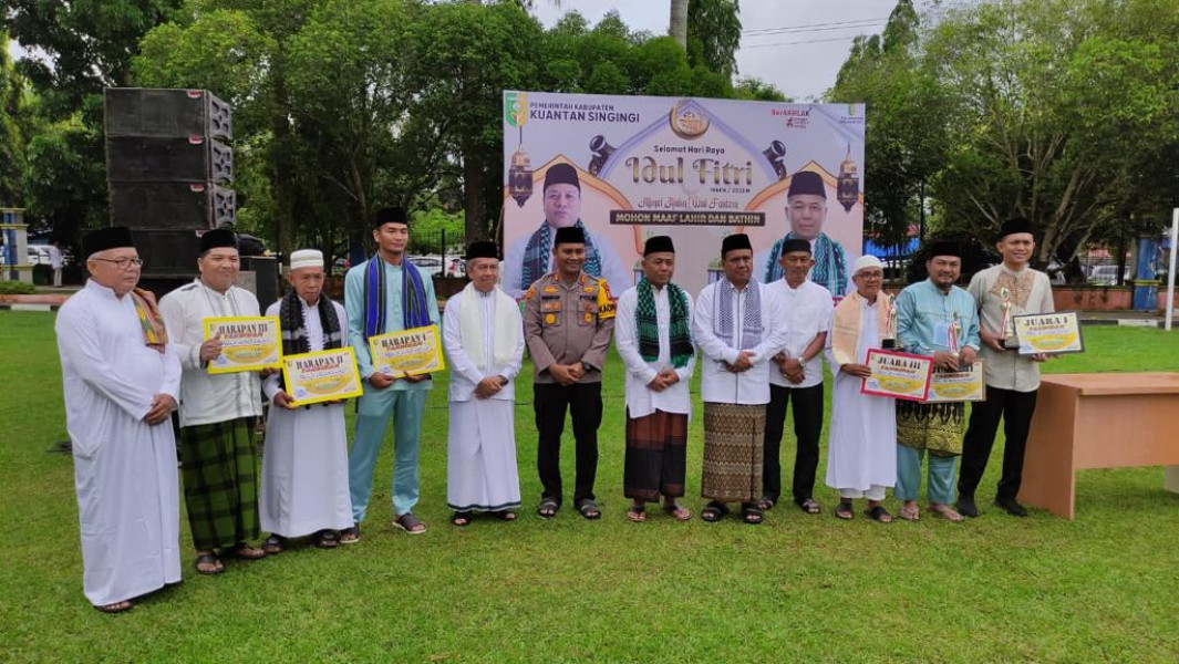 Pemerintah Daerah Kabupaten Kuantan Singingi  Menggelar Shalat idul Fitri 1444 H Tahun 2023 M Di Lapangan Limuno Kota Teluk Kuantan
