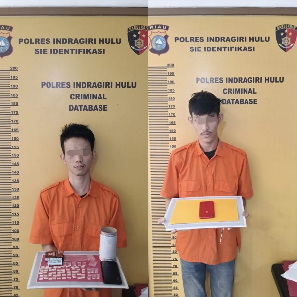 Desa Kuba Rengat Digrebek Satnarkoba Polres Inhu, Dua Orang Diborgol dan 63 Paket Sabu Disita