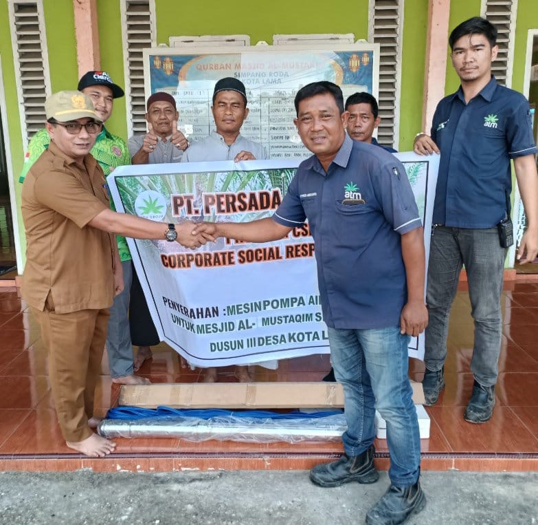 Pj Kades Kota Lama Terima Bantuan Mesin Pompa Air dari PT PAS untuk Masjid Al-Mustakim