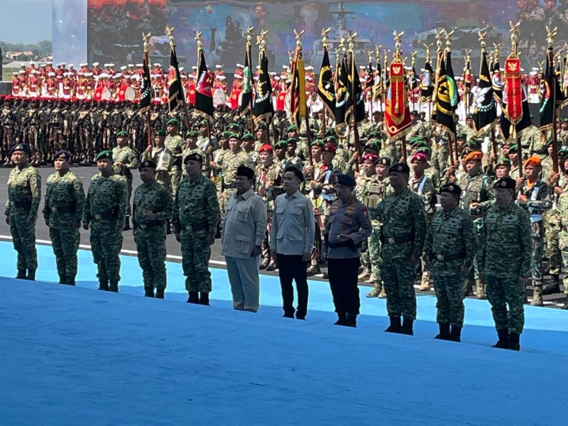 Presiden Prabowo Anugerahkan Pangkat Kehormatan Jenderal Bintang Empat kepada Menhan Sjafrie Sjamsoeddin dan Dirut Agrinas Palma Nusantara