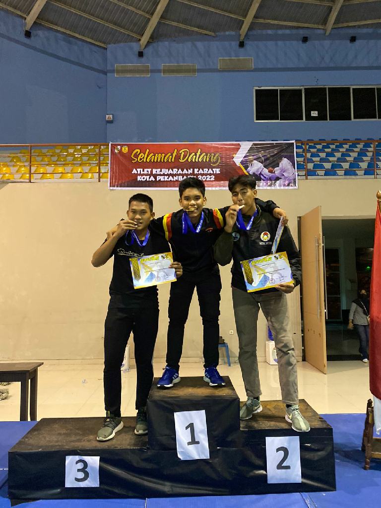 Personil Brimob Riau Bripda Abdurrazaq Raih Juara 1 Kejuaraan Karate Kota Pekanbaru