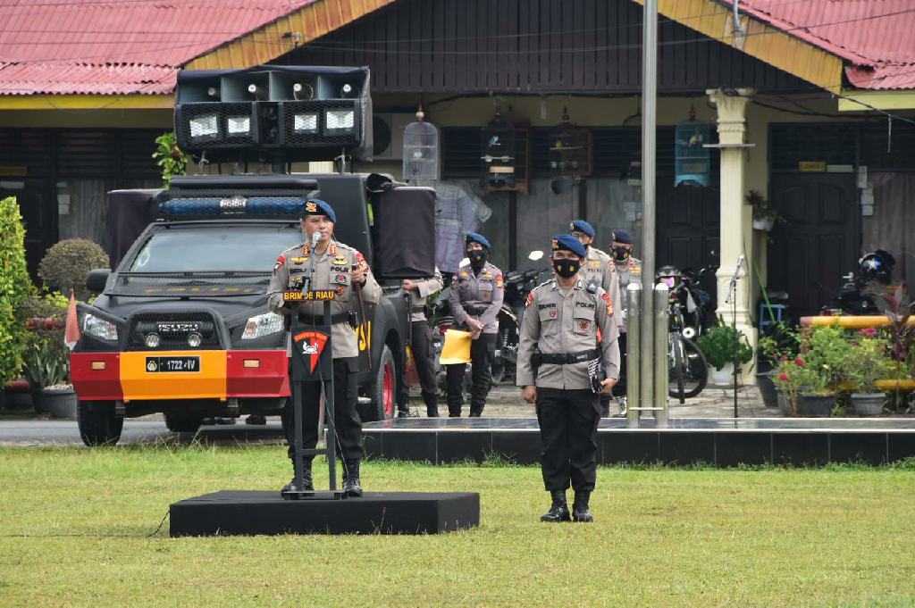 Dansat Brimob Riau Berikan Reward Bagi Personel Teladan dan Punishment Bagi yang Melanggar
