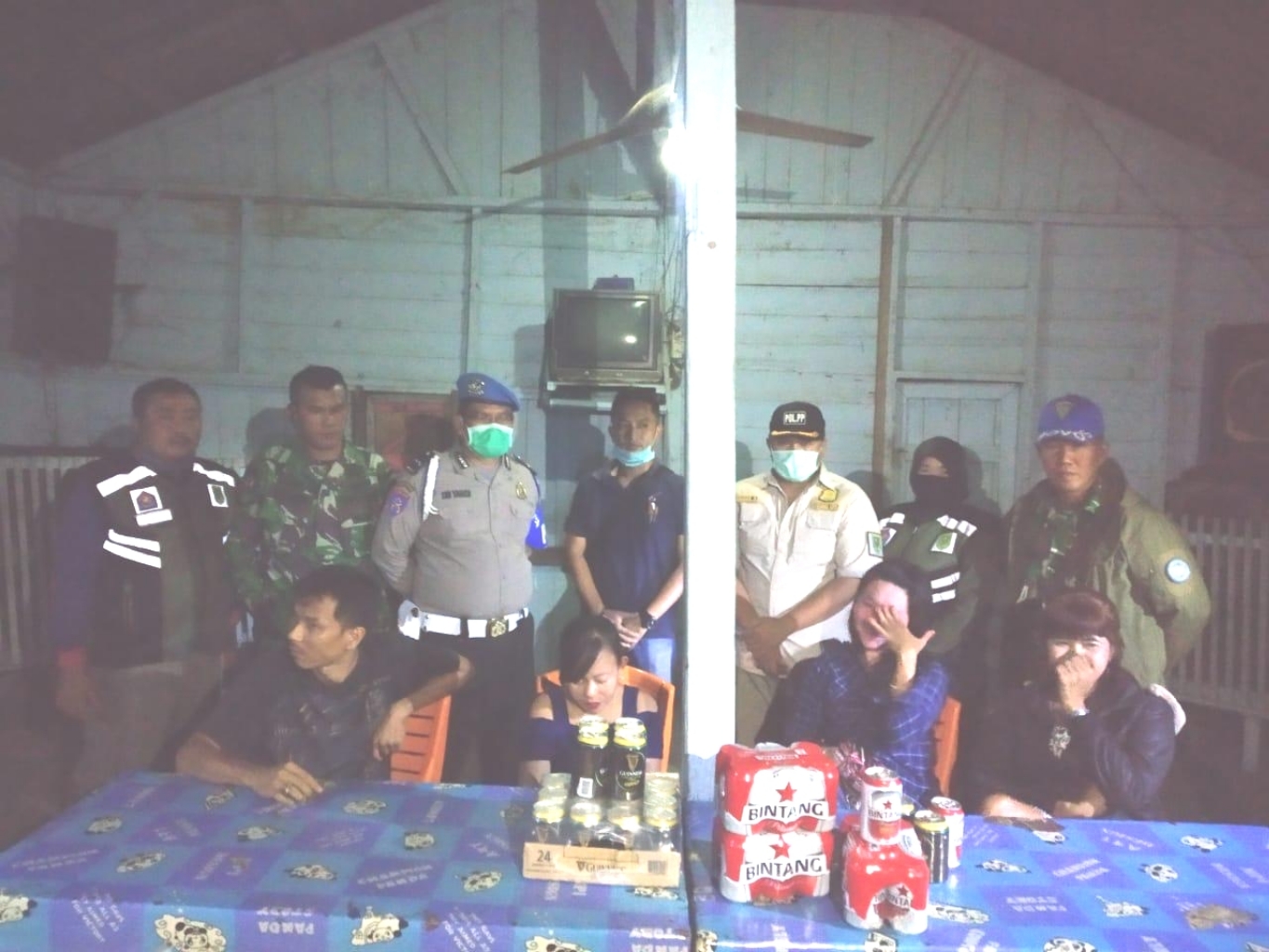 Operasi Yustisi di Kecamatan Rengat, Satpol PP Inhu Amankan Pemilik Warung dan 35 Kaleng Miras
