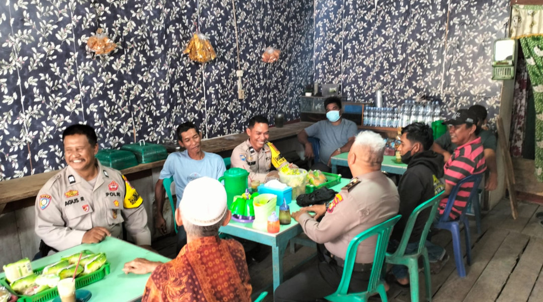 Di Hari Libur, Personel Polsek Keritang Manfaatkan Situasi dengan Sambangi Warga