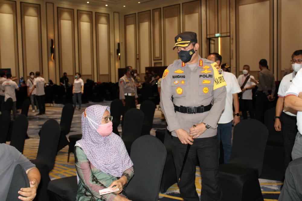 Kapolresta Pekanbaru Kunjungi Kegiatan Vaksinasi Massal