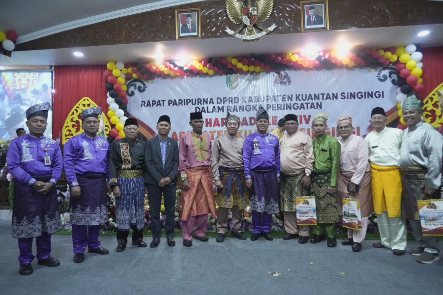 Hadiri Paripurna HUT Kuansing Bupati Sebut Kemajuan Kuansing Saat Ini Berkat Perjuangan Tokoh Pendiri