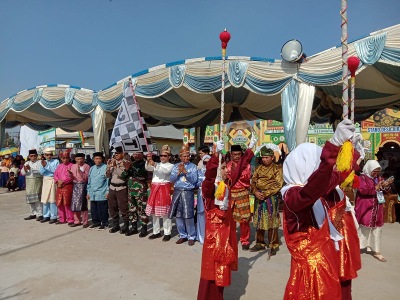 Wakili Pj Bupati Muammar Qaddafi Lepas Pawai Ta'aruf MTQ Ke-54 dan Buka Stand Bazar