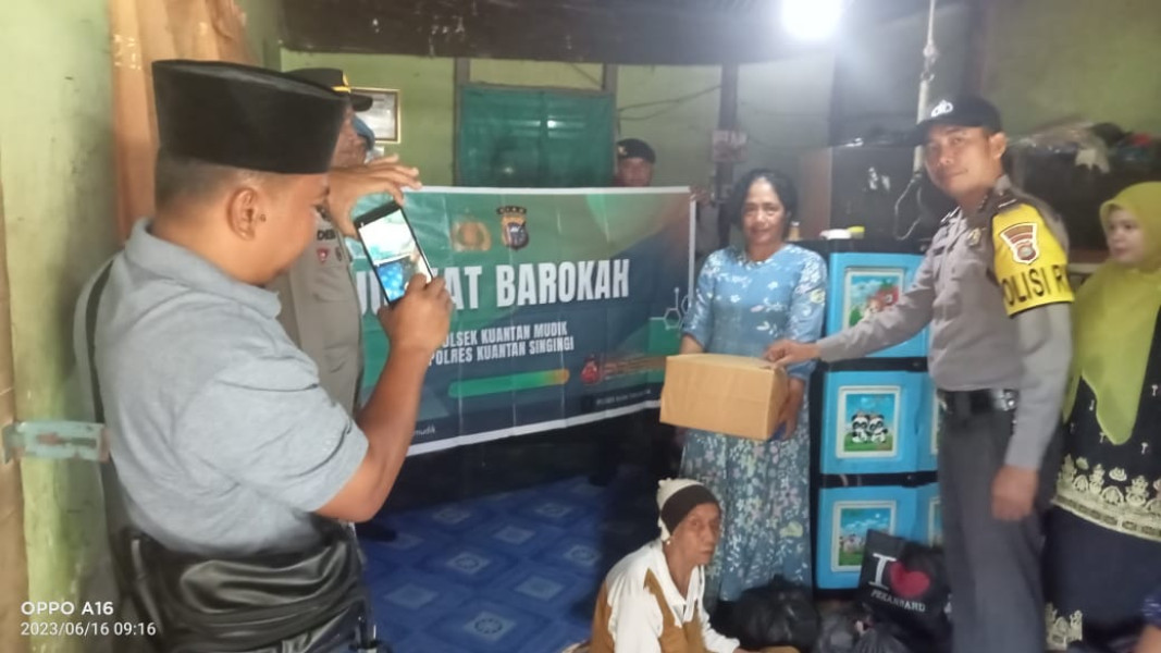 Jumat Barokah Polsek Kuantan Mudik Berkolaborasi Dengan  Uptd Kes Lubuk Jambi Jumat Berseri Beri Bantuan Sembako Dan Cek Kesehatan  DiSeberang Cengar