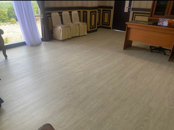 Apakah Layak Karpet Ruang Kerja Bupati Natuna Diganti Secara Diam-diam?